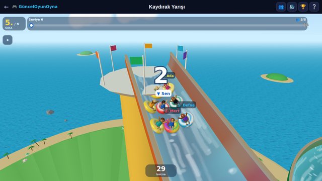 Kaydırak Yarışı başlangıç kulesinde rakiplerle geri sayım